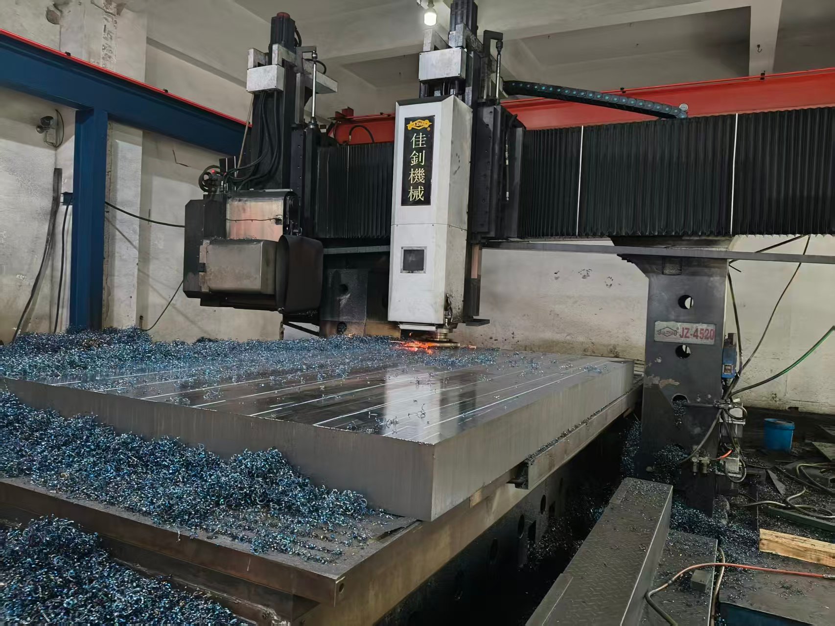 CNC milling machine machining steel plate
