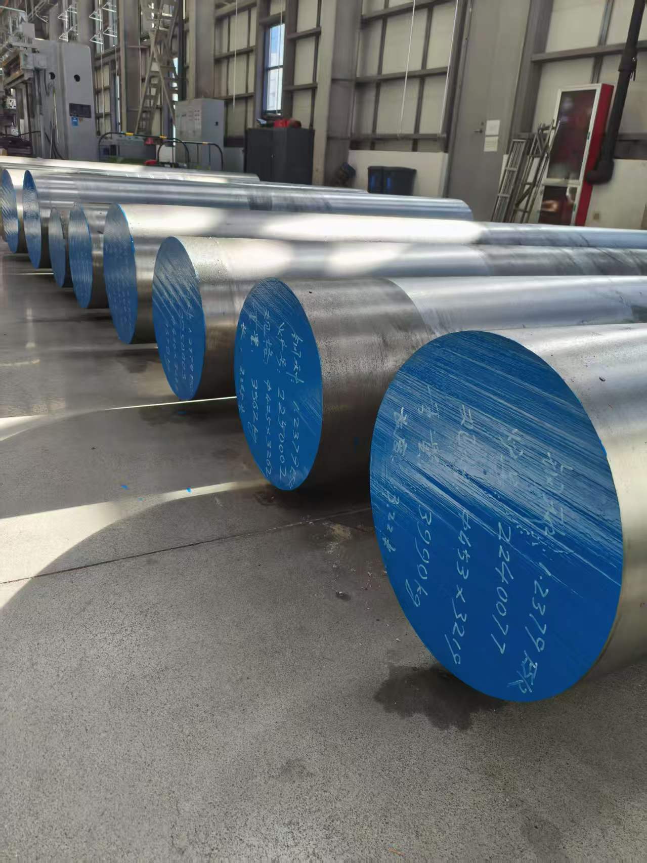 Cold work tool steel D2 / 1.2379 forged bars, blue-painted ends