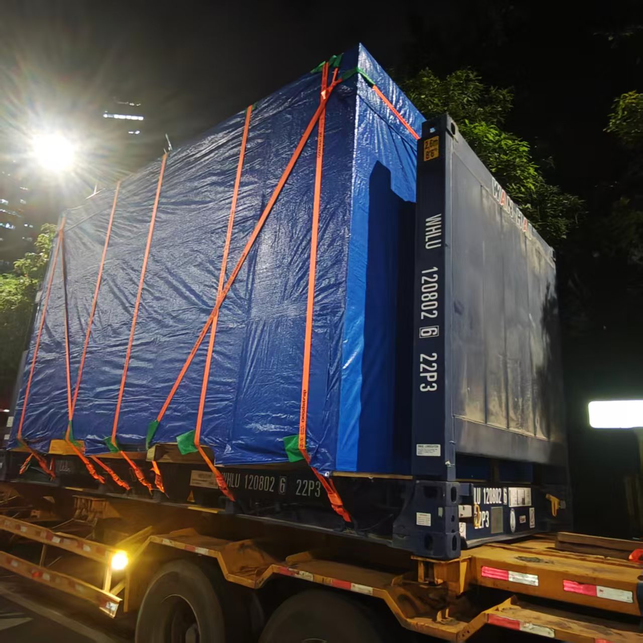 Milling machine lashed on flat-rack container for shipment